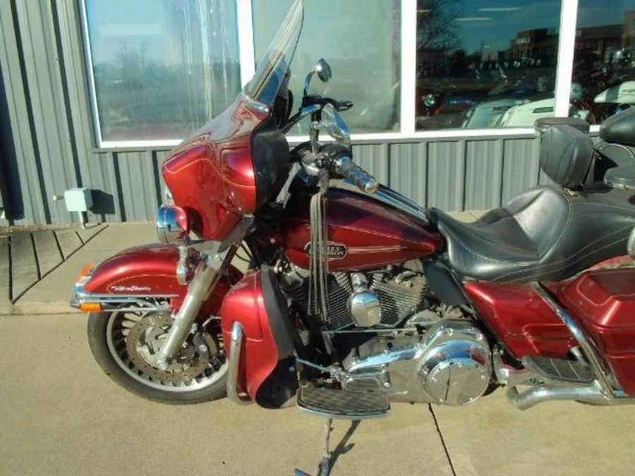 2010 Harley-Davidson® FLHTCU - Ultra Classic® Electra Glide