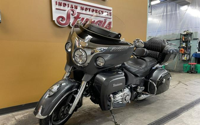 2017 Indian Motorcycle® Roadmaster® Steel Gray Over Thunder Black