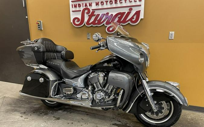 2017 Indian Motorcycle® Roadmaster® Steel Gray Over Thunder Black