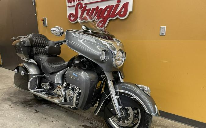 2017 Indian Motorcycle® Roadmaster® Steel Gray Over Thunder Black