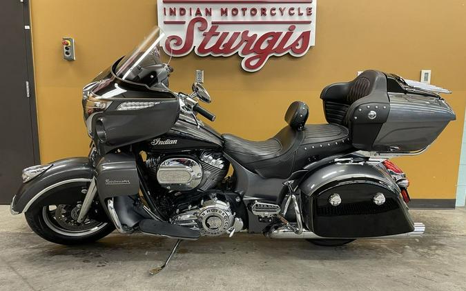 2017 Indian Motorcycle® Roadmaster® Steel Gray Over Thunder Black