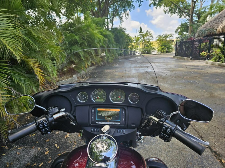 2014 Tri Glide Ultra Classic MYSTERIOUS RED/CAYENNE