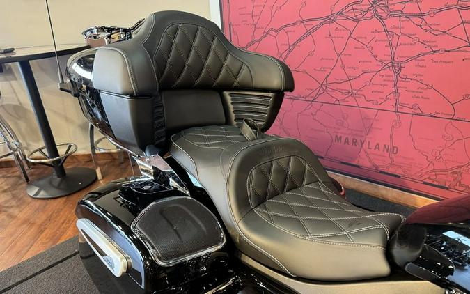 2024 Indian Motorcycle® Pursuit® Limited® with PowerBand Audio Package Black Metallic