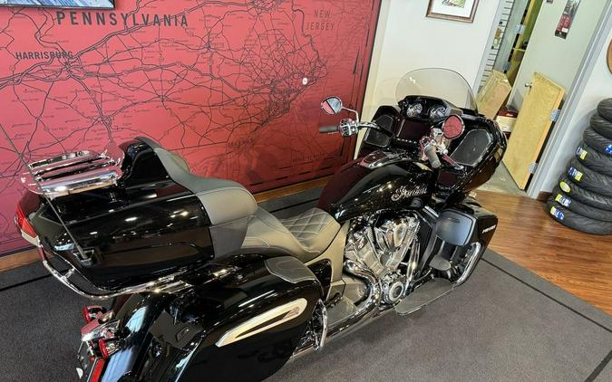 2024 Indian Motorcycle® Pursuit® Limited® with PowerBand Audio Package Black Metallic