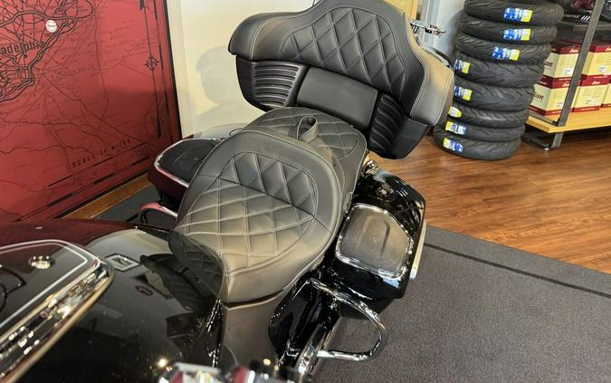 2024 Indian Motorcycle® Pursuit® Limited® with PowerBand Audio Package Black Metallic