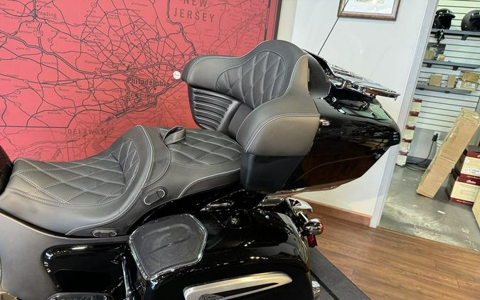 2024 Indian Motorcycle® Pursuit® Limited® with PowerBand Audio Package Black Metallic