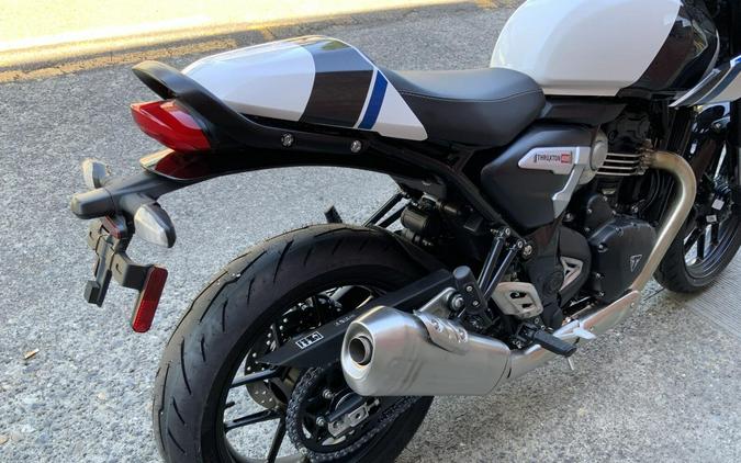 2026 Triumph THRUXTON 400