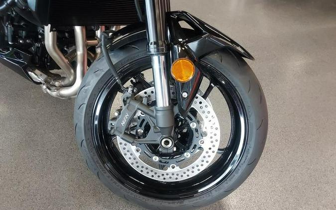 2025 Kawasaki Z900 ABS Metallic Spark Black/Metallic Carbon Gray