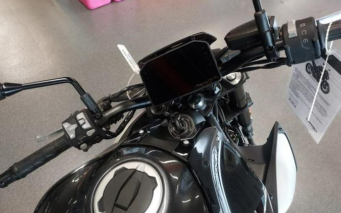 2025 Kawasaki Z900 ABS Metallic Spark Black/Metallic Carbon Gray