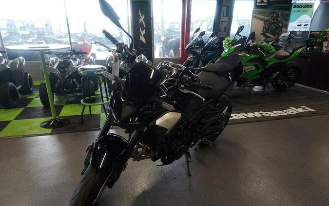 2025 Kawasaki Z900 ABS Metallic Spark Black/Metallic Carbon Gray