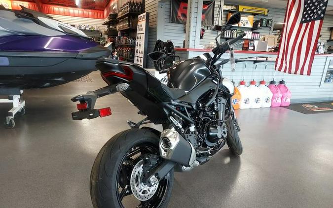 2025 Kawasaki Z900 ABS Metallic Spark Black/Metallic Carbon Gray