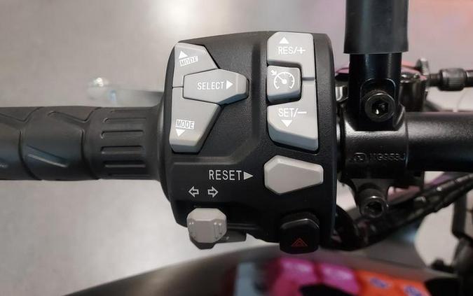 2025 Kawasaki Z900 ABS Metallic Spark Black/Metallic Carbon Gray