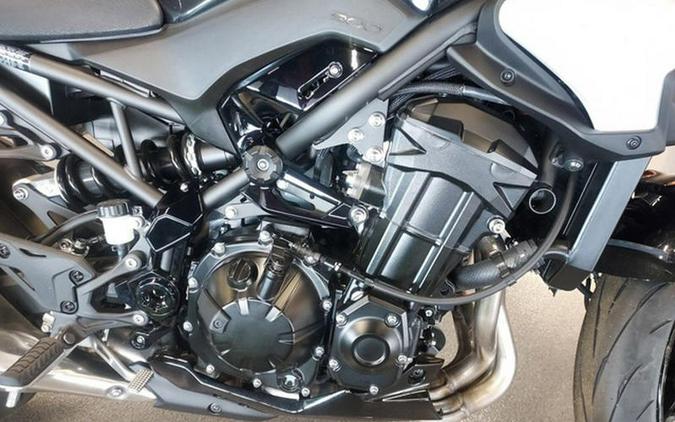 2025 Kawasaki Z900 ABS Metallic Spark Black/Metallic Carbon Gray