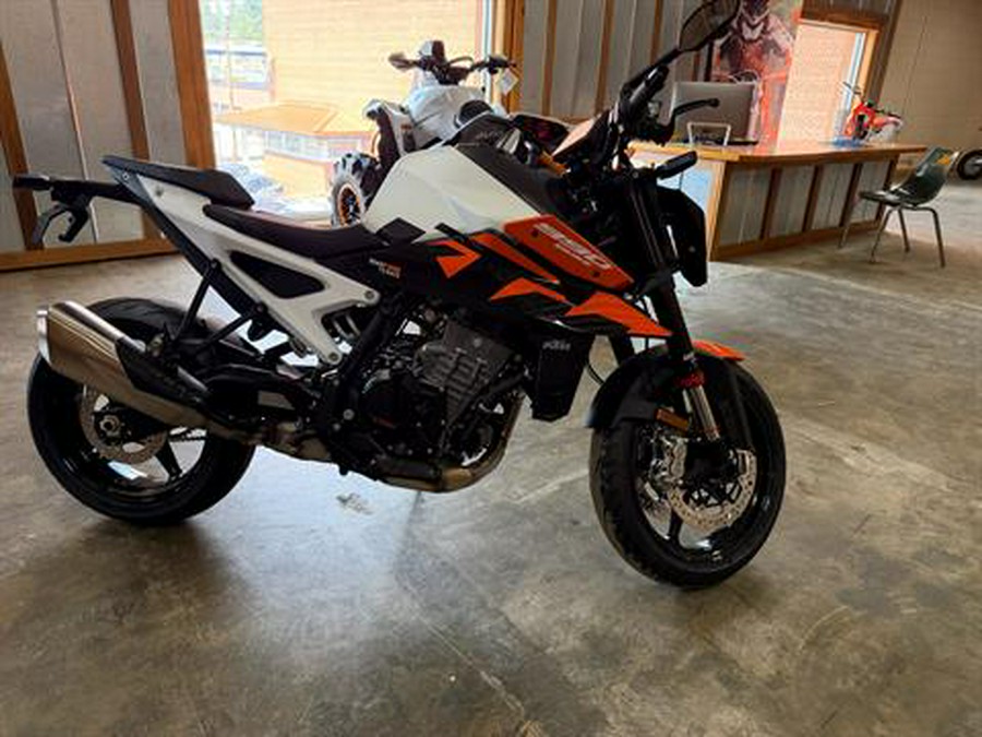 2027 KTM 990 Duke