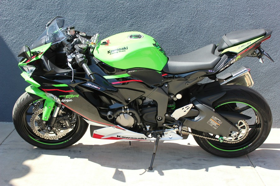 2021 Kawasaki Ninja ZX-6R Base