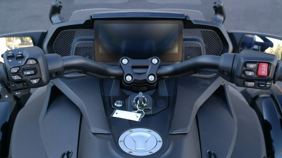 2026 Can-Am® Spyder F3 Limited Dark