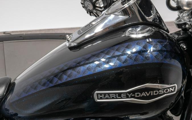2019 HARLEY-DAVIDSON FLSB SPORT GLIDE in VIVID BLACK