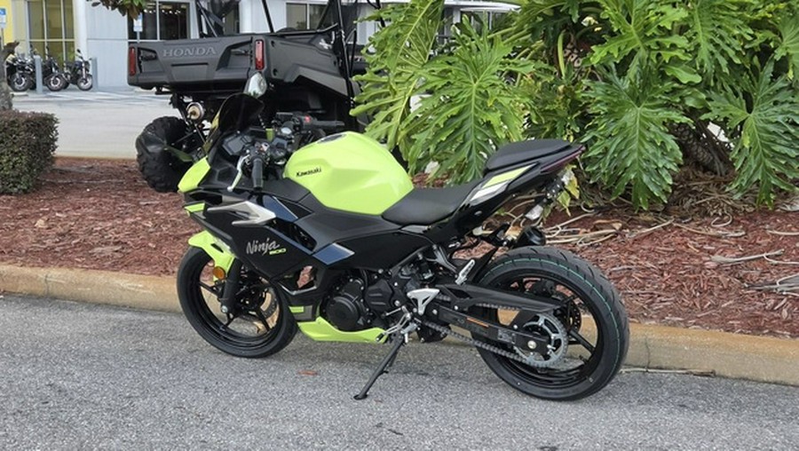 2026 Kawasaki Ninja 500 ABS Metallic Yellowish GreenEbony