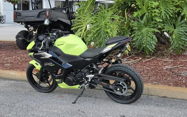 2026 Kawasaki Ninja 500 ABS Metallic Yellowish GreenEbony