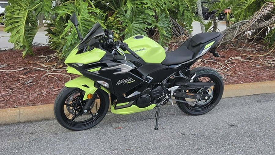 2026 Kawasaki Ninja 500 ABS Metallic Yellowish GreenEbony