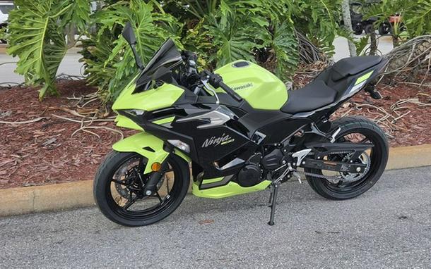 2026 Kawasaki Ninja 500 ABS Metallic Yellowish GreenEbony