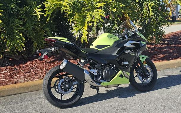 2026 Kawasaki Ninja 500 ABS Metallic Yellowish GreenEbony