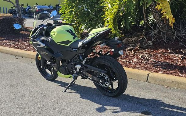 2026 Kawasaki Ninja 500 ABS Metallic Yellowish GreenEbony
