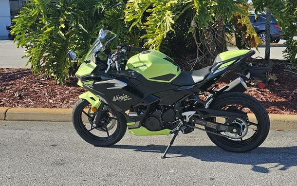 2026 Kawasaki Ninja 500 ABS Metallic Yellowish GreenEbony