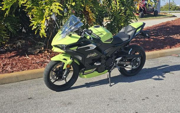 2026 Kawasaki Ninja 500 ABS Metallic Yellowish GreenEbony