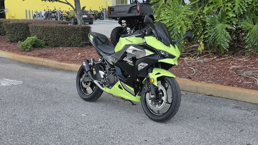 2026 Kawasaki Ninja 500 ABS Metallic Yellowish GreenEbony