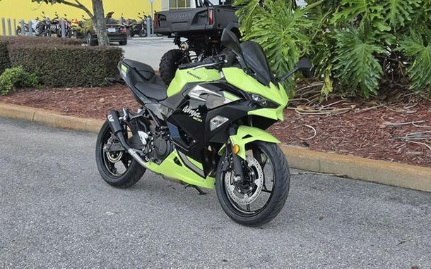 2026 Kawasaki Ninja 500 ABS Metallic Yellowish GreenEbony