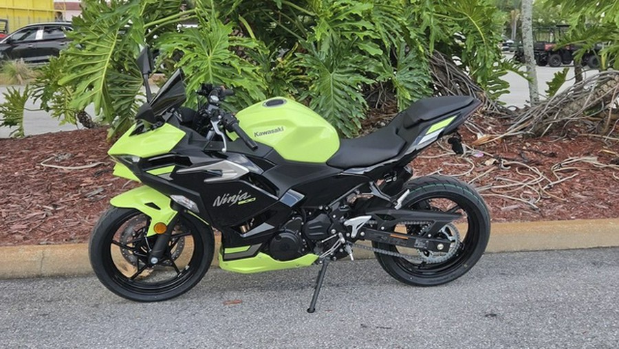 2026 Kawasaki Ninja 500 ABS Metallic Yellowish GreenEbony