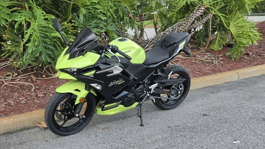 2026 Kawasaki Ninja 500 ABS Metallic Yellowish GreenEbony