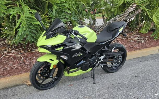 2026 Kawasaki Ninja 500 ABS Metallic Yellowish GreenEbony