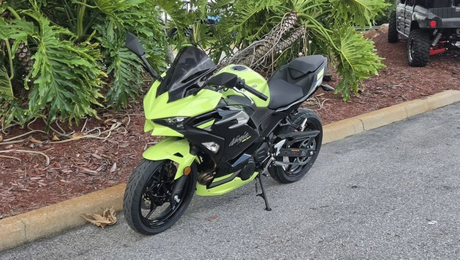 2026 Kawasaki Ninja 500 ABS Metallic Yellowish GreenEbony