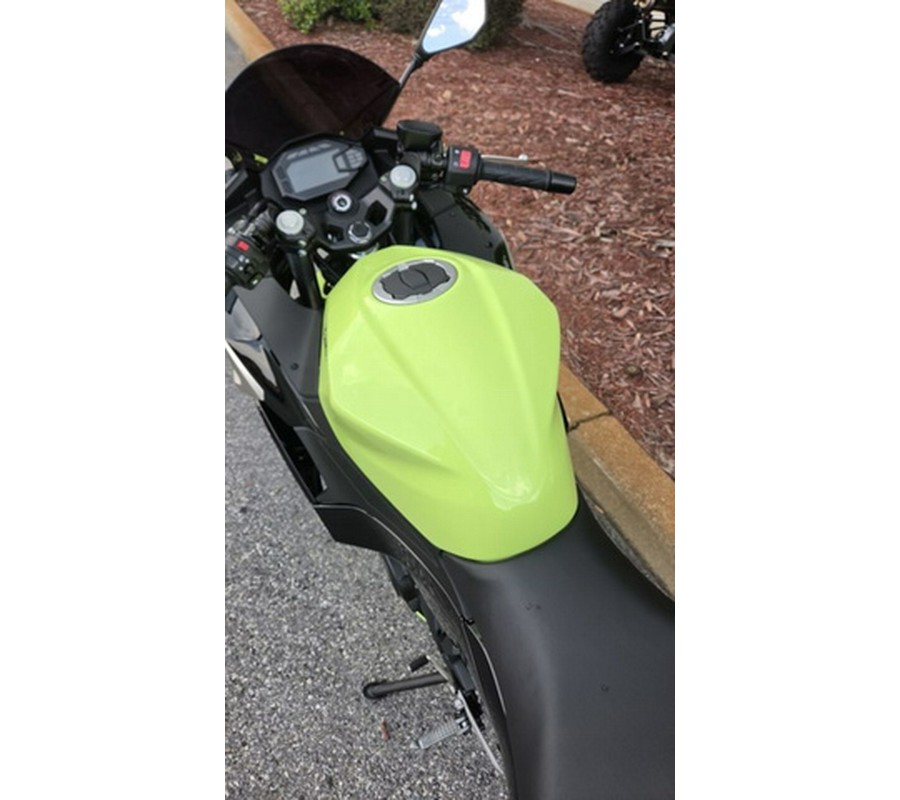 2026 Kawasaki Ninja 500 ABS Metallic Yellowish GreenEbony
