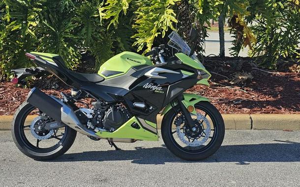 2026 Kawasaki Ninja 500 ABS Metallic Yellowish GreenEbony