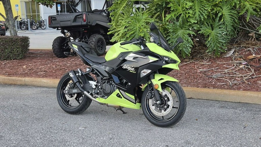 2026 Kawasaki Ninja 500 ABS Metallic Yellowish GreenEbony