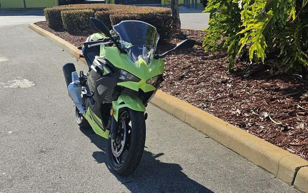 2026 Kawasaki Ninja 500 ABS Metallic Yellowish GreenEbony