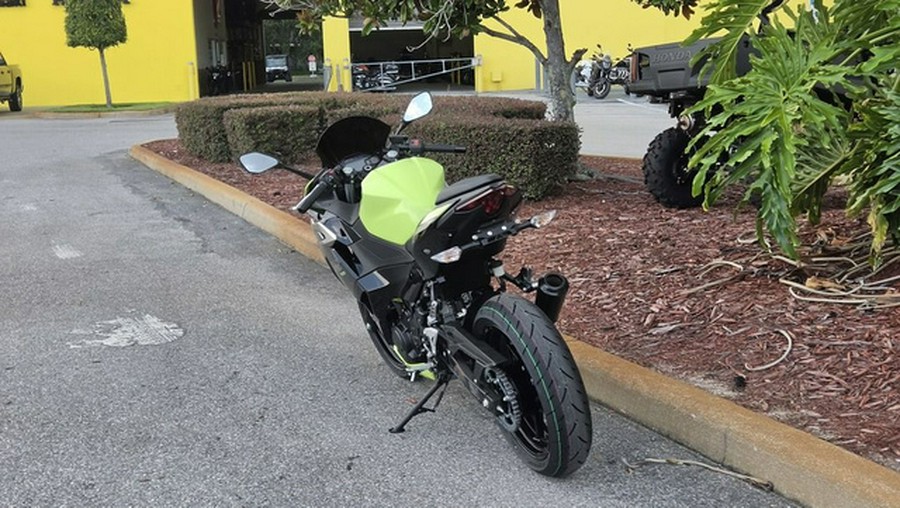 2026 Kawasaki Ninja 500 ABS Metallic Yellowish GreenEbony