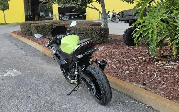 2026 Kawasaki Ninja 500 ABS Metallic Yellowish GreenEbony