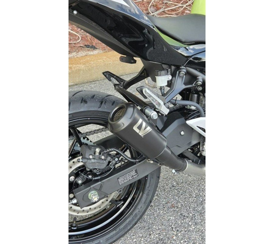 2026 Kawasaki Ninja 500 ABS Metallic Yellowish GreenEbony