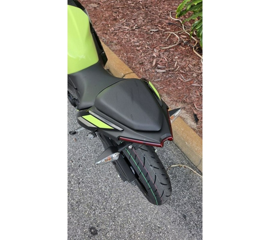 2026 Kawasaki Ninja 500 ABS Metallic Yellowish GreenEbony