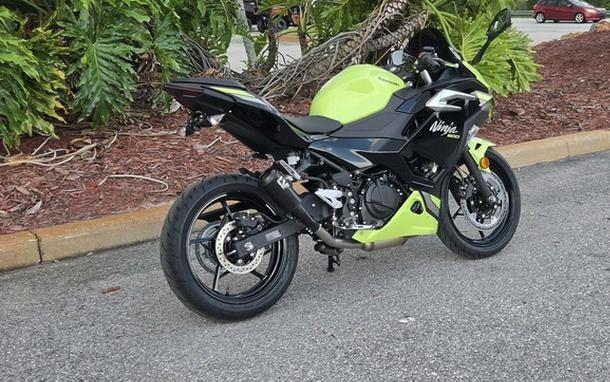 2026 Kawasaki Ninja 500 ABS Metallic Yellowish GreenEbony