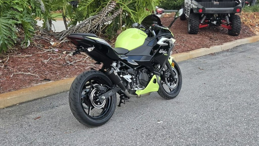 2026 Kawasaki Ninja 500 ABS Metallic Yellowish GreenEbony
