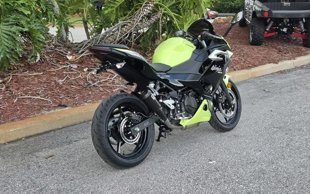 2026 Kawasaki Ninja 500 ABS Metallic Yellowish GreenEbony