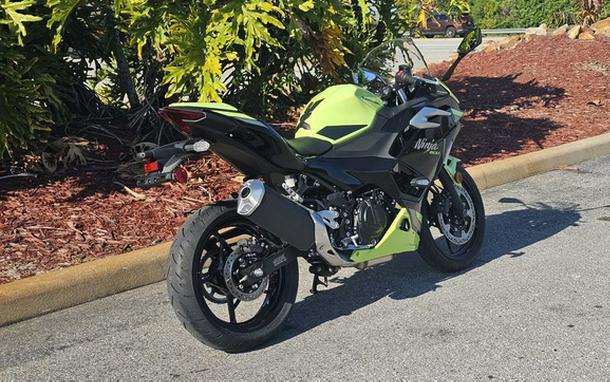 2026 Kawasaki Ninja 500 ABS Metallic Yellowish GreenEbony