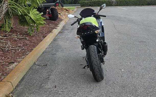 2026 Kawasaki Ninja 500 ABS Metallic Yellowish GreenEbony