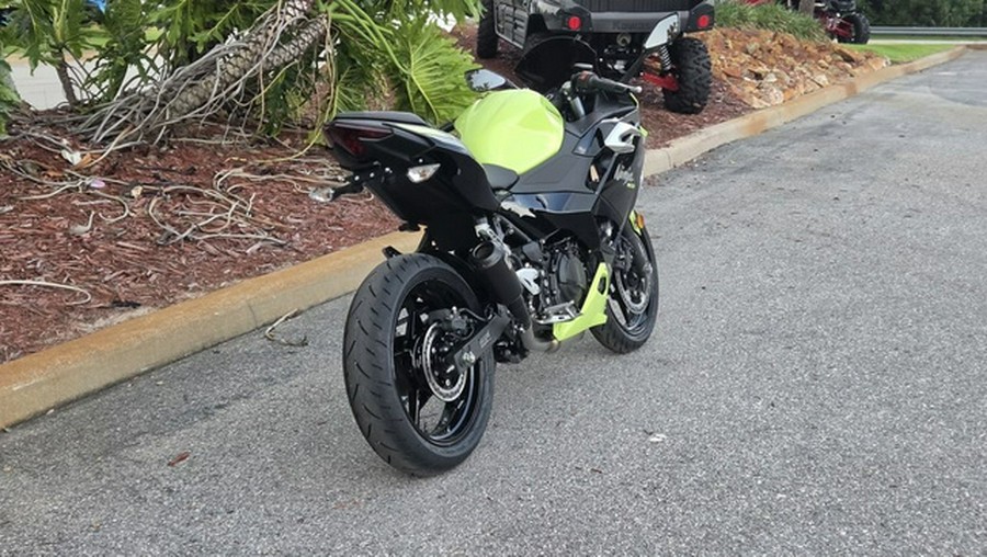 2026 Kawasaki Ninja 500 ABS Metallic Yellowish GreenEbony