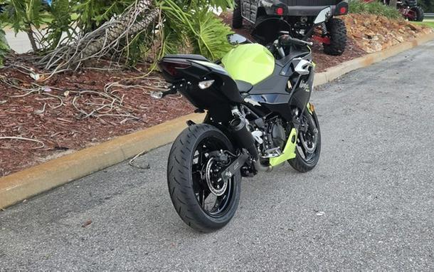 2026 Kawasaki Ninja 500 ABS Metallic Yellowish GreenEbony